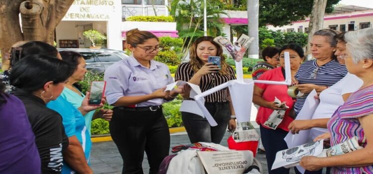 Instituto de la Mujer imparte talleres, salud mental y actividades culturales por mes rosa en Cuernavaca