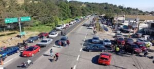 Bloquean autopista México-Cuernavaca tras demolición de viviendas en Topilejo y Ajusco