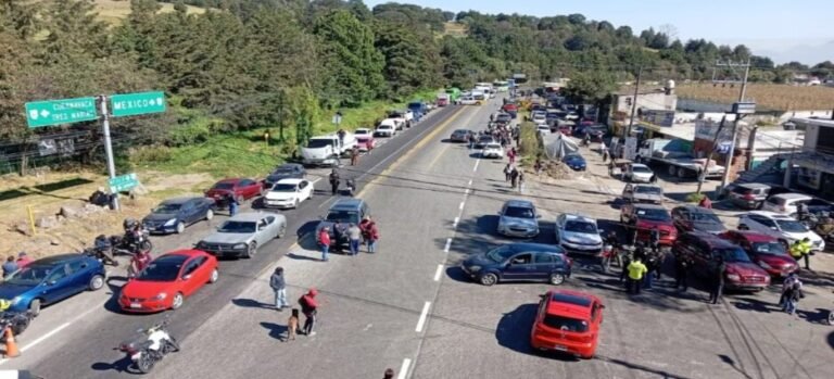 Bloquean autopista México-Cuernavaca tras demolición de viviendas en Topilejo y Ajusco