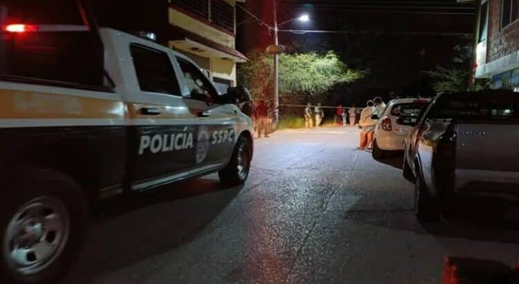 Victiman a pareja a bordo de un auto en Cuernavaca