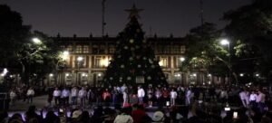 Gobernadora Margarita González Saravia realiza encendido del árbol navideño en Cuernavaca