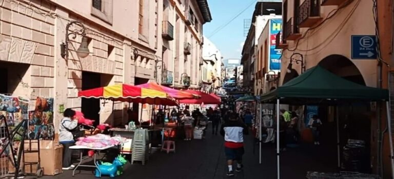 Permiten instalación de puestos navideños y de Reyes en calles del Centro de Cuernavaca