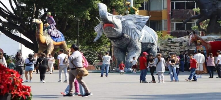 Turistas disfrutan el Centro de Cuernavaca