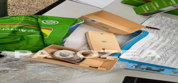 Compran celulares y recibieron cajas con piedras en tienda de Cuernavaca Compran celulares y recibieron cajas con piedras en tienda de Cuernavaca