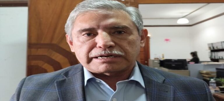 Alcalde Urióstegui sostiene reunión de coordinación con integrantes del gabinete municipal