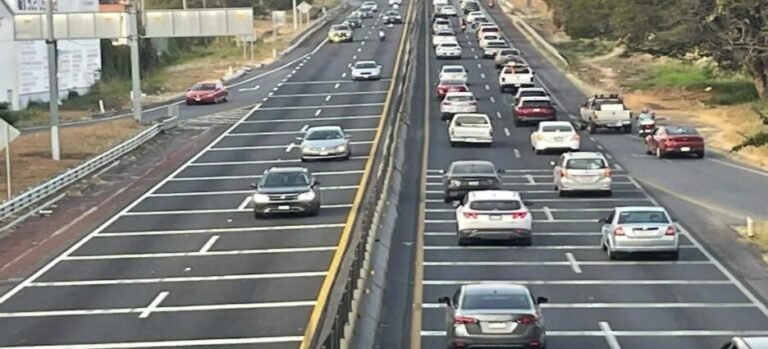 Carreteras saturadas por regreso de vacacionistas