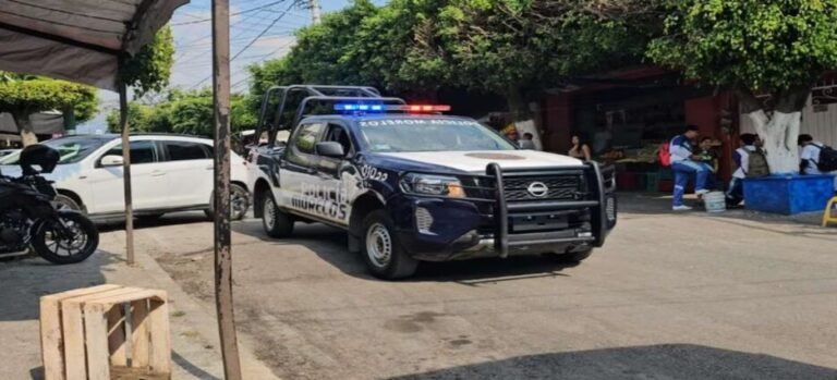 Sujetos golpean y incendian a un hombre en Cuernavaca