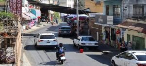 Ayuntamiento promete reordenamiento en calle Atlacomulco tras protestas