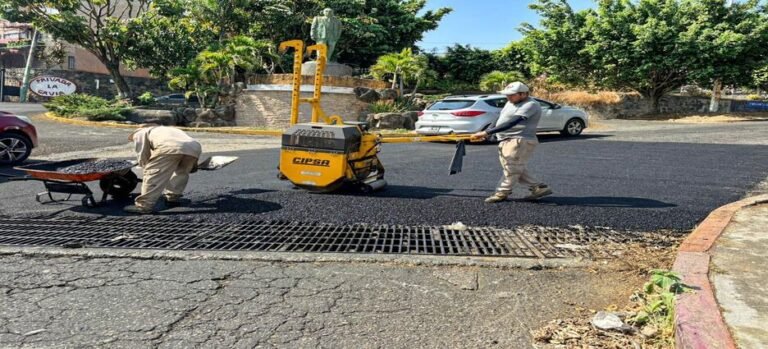 Gobierno de Cuernavaca realiza trabajos de bacheo en Puente de Ahuatlán