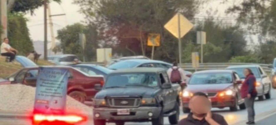 Cierran autopista México-Cuernavaca en ambos sentidos a la altura de Santa María