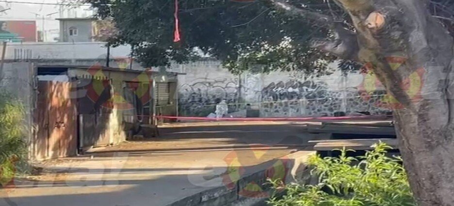 Encuentran cuerpo de mujer baleada junto al Paso Express en Cuernavaca