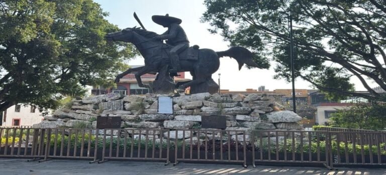 Limpian huellas de protesta por el 8M en Cuernavaca