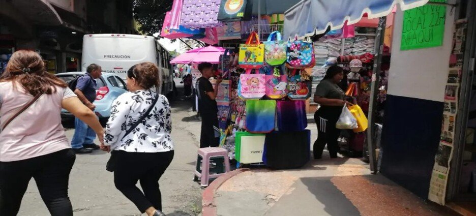 Ambulantes rechazan retirar sus negocios de las calles en Cuernavaca