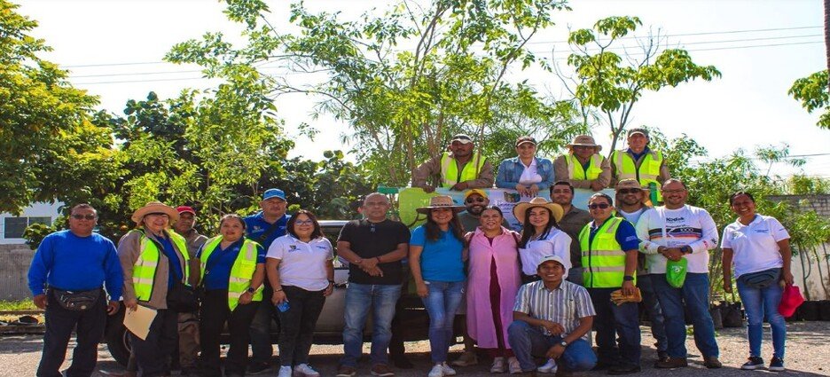 Realizan jornada de reforestación en parque Bicentenario de Cuernavaca