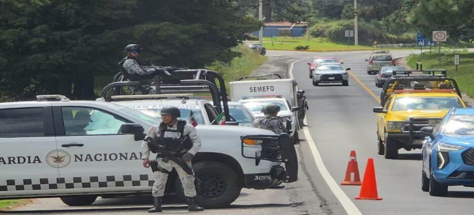 Encuentran cuerpo de una mujer a un costado de la carretera federal México-Cuernavaca